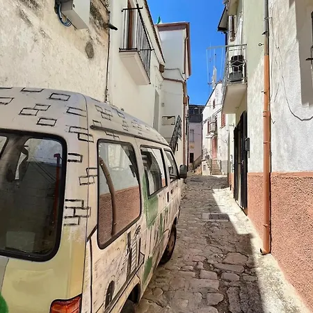 Il Vicolo Presso Lu Buche' Bed and Breakfast 3*