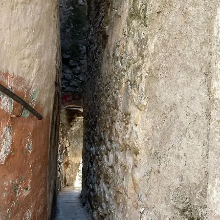 Il Vicolo Presso Lu Buche'