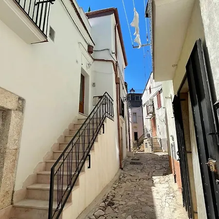 Il Vicolo Presso Lu Buche' San Giovanni Rotondo