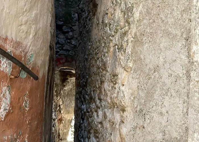 Il Vicolo Presso Lu Buche'